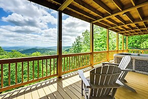 Elevated Murphy Cabin: Hot Tub & Panoramic Views!