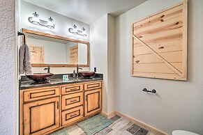 Hot Tub & Game Room: Mountaintop Cabin in Murphy!