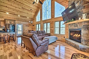 Hot Tub & Game Room: Mountaintop Cabin in Murphy!