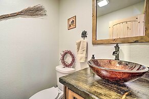 Hot Tub & Game Room: Mountaintop Cabin in Murphy!