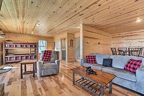 Hot Tub & Game Room: Mountaintop Cabin in Murphy!