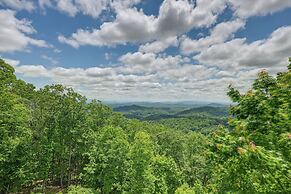 Hot Tub & Game Room: Mountaintop Cabin in Murphy!