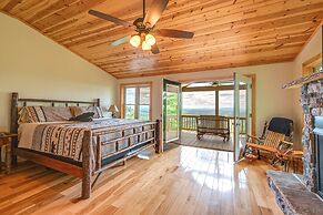 Hot Tub & Game Room: Mountaintop Cabin in Murphy!