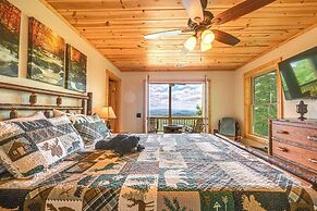 Hot Tub & Game Room: Mountaintop Cabin in Murphy!