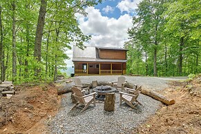 Hot Tub & Game Room: Mountaintop Cabin in Murphy!