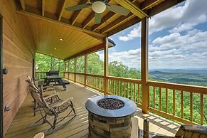 Hot Tub & Game Room: Mountaintop Cabin in Murphy!