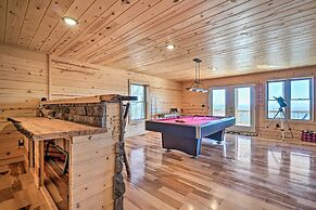 Hot Tub & Game Room: Mountaintop Cabin in Murphy!
