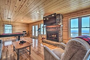 Hot Tub & Game Room: Mountaintop Cabin in Murphy!