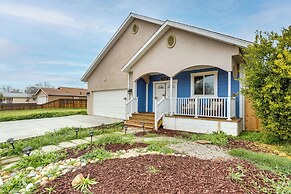 Stunning Clovis Home ~ 1 Mile to Old Town!