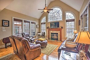 Luxury Estate: Private Hot Tub & Pickleball Court