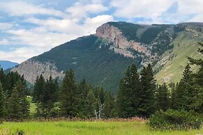 'grand Slam Ranch:' Hike & Fly Fish On-site!