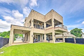 Waterfront Home ~ 4 Mi to Oaklawn Racing Casino!