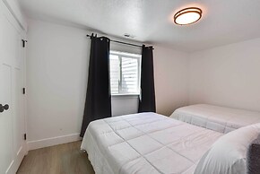 Sleek & Modern Morgan Abode: Great for Families!