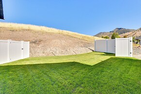 Sleek & Modern Morgan Abode: Great for Families!