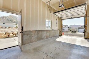 Sleek & Modern Morgan Abode: Great for Families!