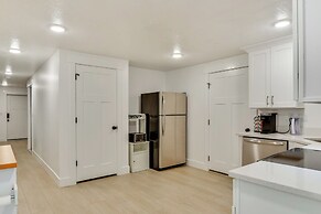 Sleek & Modern Morgan Abode: Great for Families!