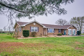 Bealeton Farmhouse Vacation Rental w/ Fire Pit