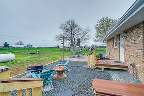 Bealeton Farmhouse Vacation Rental w/ Fire Pit