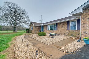 Bealeton Farmhouse Vacation Rental w/ Fire Pit