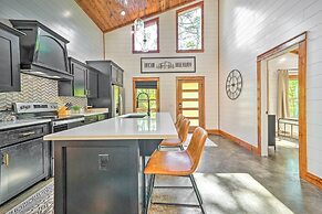 Chic Broken Bow Cabin With Hot Tub & Gas Grill!