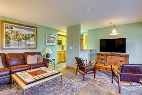 Mtn-view Breck Home w/ Hot Tub ~ 1 Mi to Ski Lift!