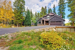 Mtn-view Breck Home w/ Hot Tub ~ 1 Mi to Ski Lift!