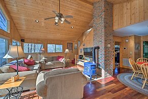 North Carolina Escape w/ Deck, Grill & Fire Pit!
