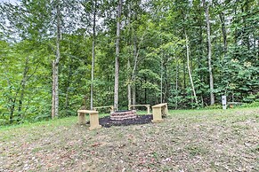 Red River Gorge Cabin w/ Private Hot Tub!