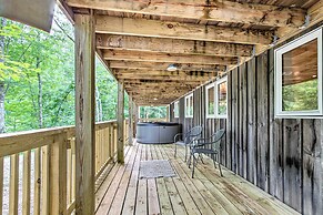 Red River Gorge Cabin w/ Private Hot Tub!