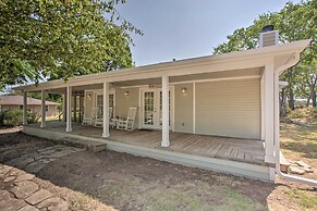 Lovely Pottsboro Home w/ Patio & Fire Pits!