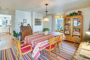 'the Porch House' Located in Historic Village