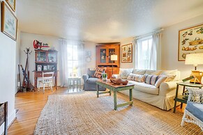 'the Porch House' Located in Historic Village