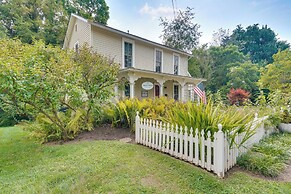 'the Porch House' Located in Historic Village