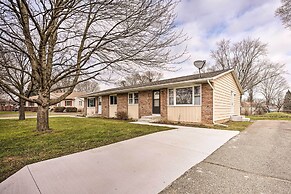 Homey Duplex - 10 Mi to Downtown Grand Rapids!
