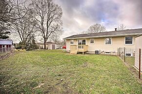 Homey Duplex - 10 Mi to Downtown Grand Rapids!