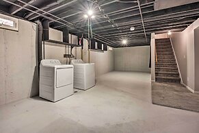 Homey Duplex - 10 Mi to Downtown Grand Rapids!
