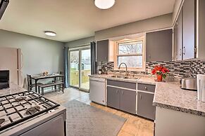 Homey Duplex - 10 Mi to Downtown Grand Rapids!