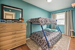 Homey Duplex - 10 Mi to Downtown Grand Rapids!