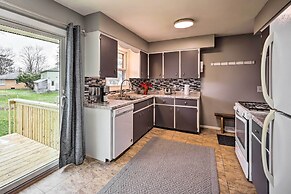 Homey Duplex - 10 Mi to Downtown Grand Rapids!