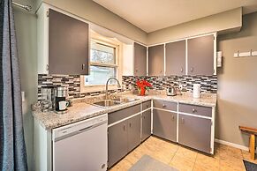 Homey Duplex - 10 Mi to Downtown Grand Rapids!