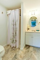 Walk to Beach: Hilton Head Resort Condo w/ Pools!