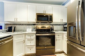 Walk to Beach: Hilton Head Resort Condo w/ Pools!