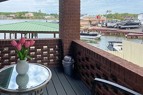 Lakefront Gem w/ Docks in Hot Springs!