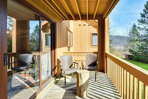 Ski-in/out & Golf Condo w/ A/C at Holiday Valley!