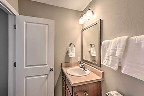 Airy Tallahassee Condo ~ 5 Mi to Downtown!