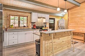 Pet-friendly Otto Mountain Cabin w/ Fireplace!