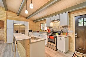 Pet-friendly Otto Mountain Cabin w/ Fireplace!