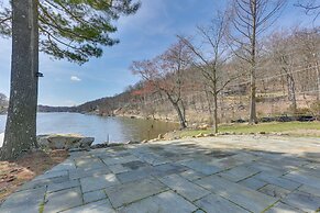 Serene Hopatcong Cottage w/ 50-foot Dock!