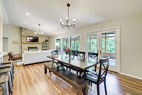 The Bella Vista Lakeside Treehouse: Dock & Kayaks!