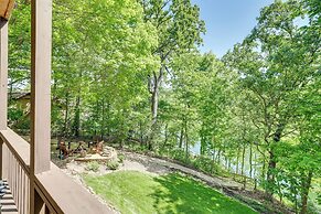 The Bella Vista Lakeside Treehouse: Dock & Kayaks!